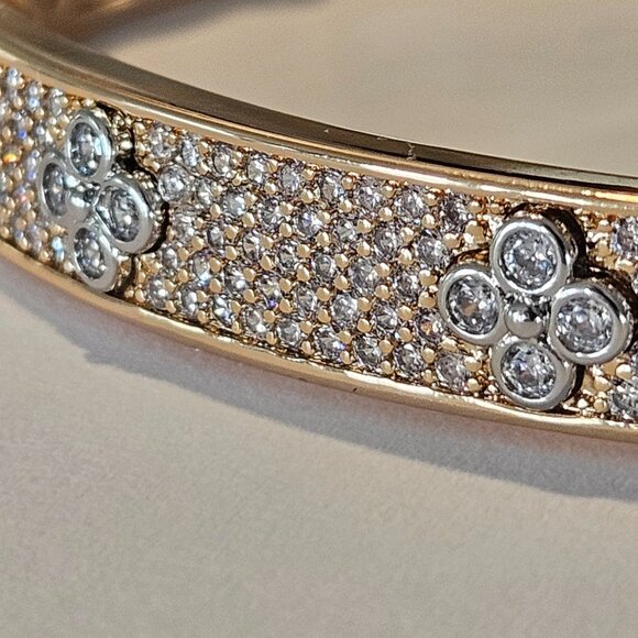 PARK LANE Yellow Gold Crystal ROYAL 2.25" Quatrefoil Bangle Bracelet - Picture 4 of 5
